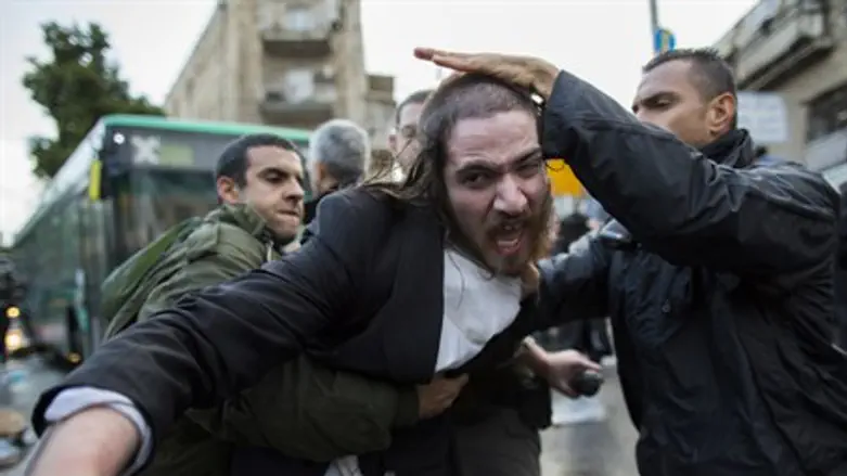 Man detained during protest in Mea Shearim