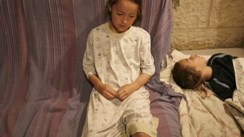 Children sleeping (file)