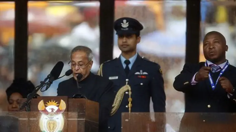 Fake sign language 'interpreter' at Mandela f