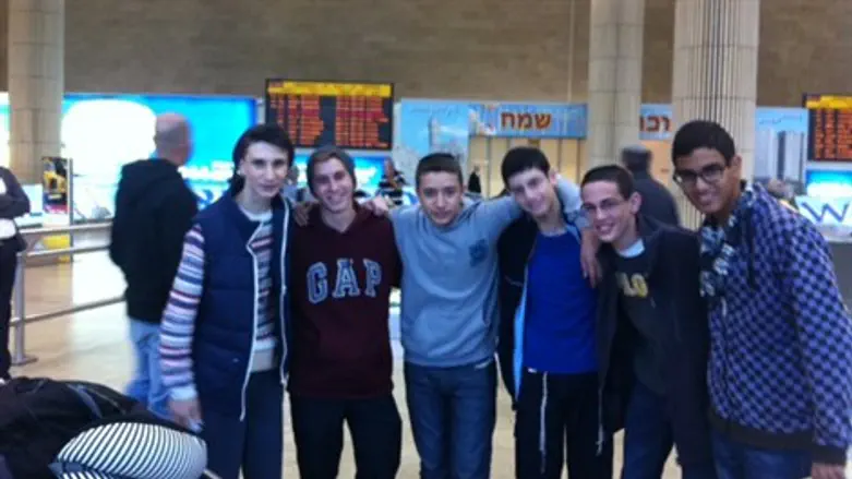 דניאל וג'רמי בנמל התעופה