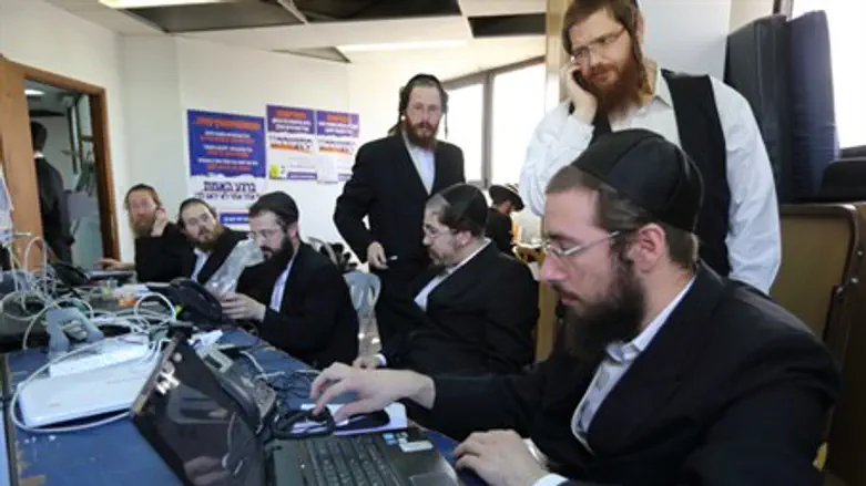 Hareidi men at work (file)