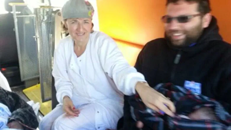 לידת תינוקת בפקק שנוצר בגלל השלג