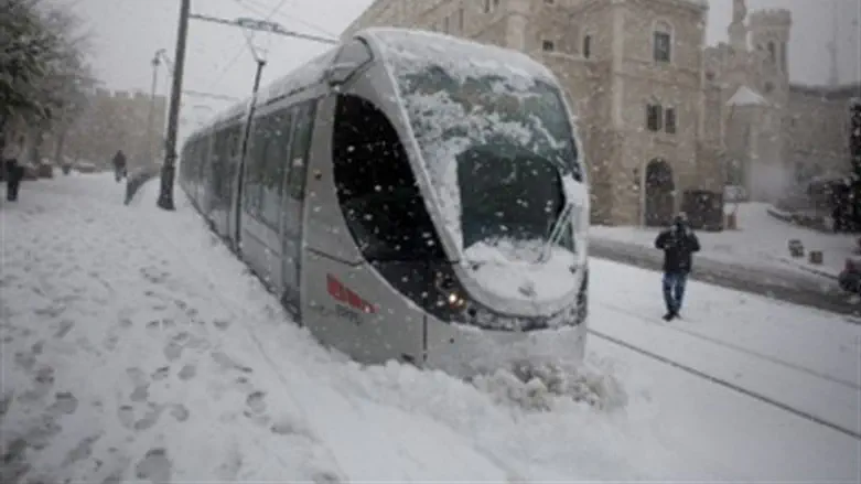 הרכבת הקלה בשלג