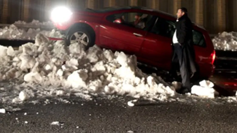 רכב תקוע בשלג