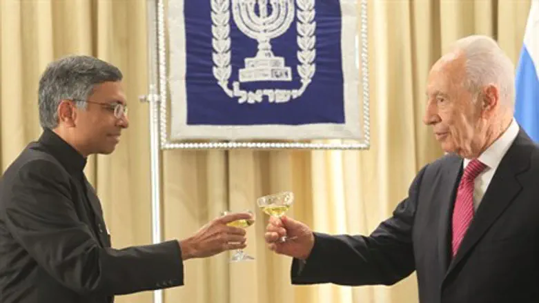 President Shimon Peres greets Indian Ambassad