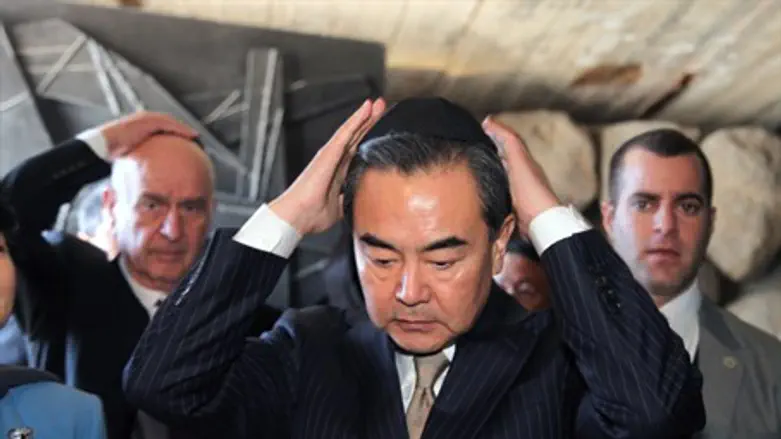 Chinese FM Wang Yi visits Yad Vashem