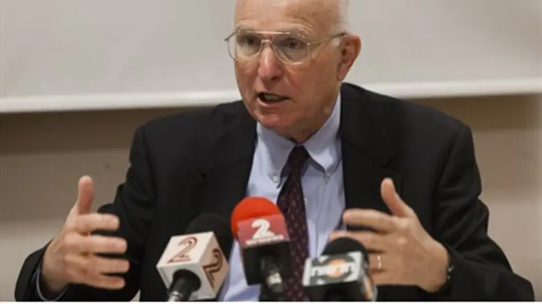Dr. Lawrence Korb