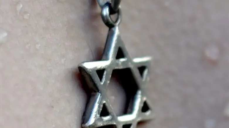 יהיה אסור בקנדה? תליון מגן דוד