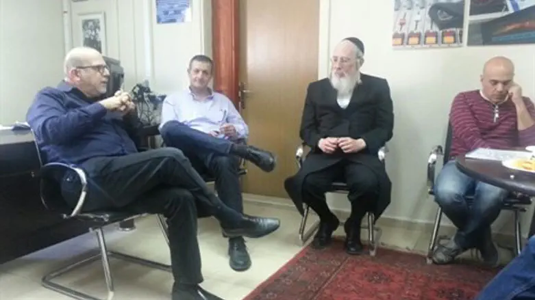 ח"כ ישראל אייכלר עם ירון דקל והנהלת גל"צ