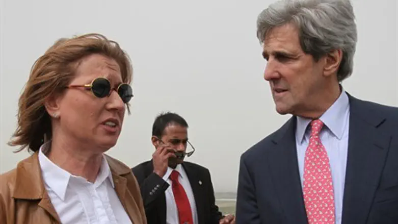 ג'ון קרי וציפי לבני