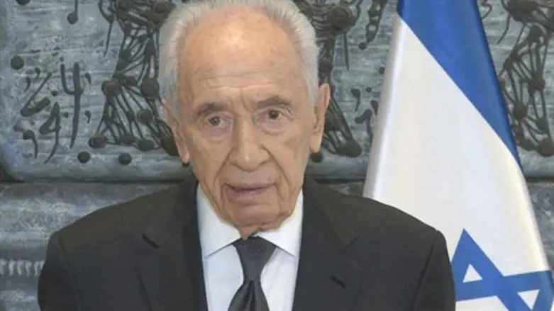 הנשיא פרס מגיב להסכם עם איראן