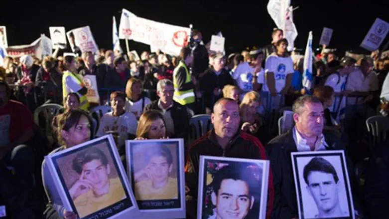 Демонстрация против освобождения террористов