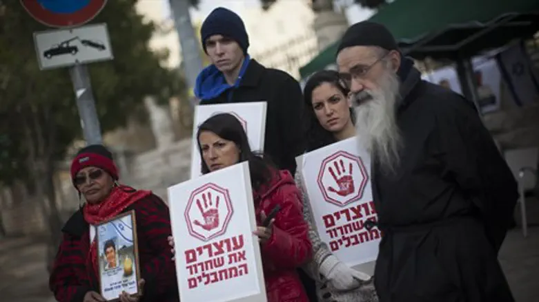 מפגינים נגד שחרור מחבלים