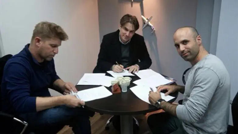 חתימת ההסכם עם ישראייר