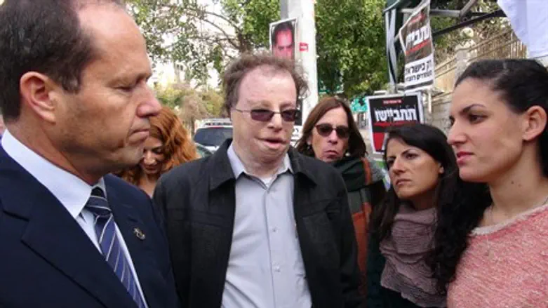 Нир Баркат пришел к протестующим