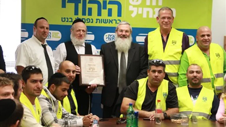 סגן השר הרב בן דהן עם מתנדבי זק"א