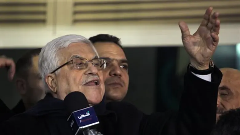 מקבל פנים. אבו מאזן בטקס במוקטעה