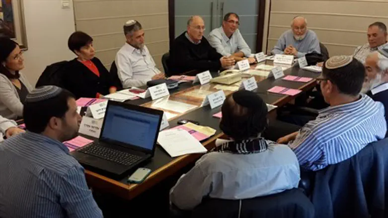 ועדת החוקה. היום