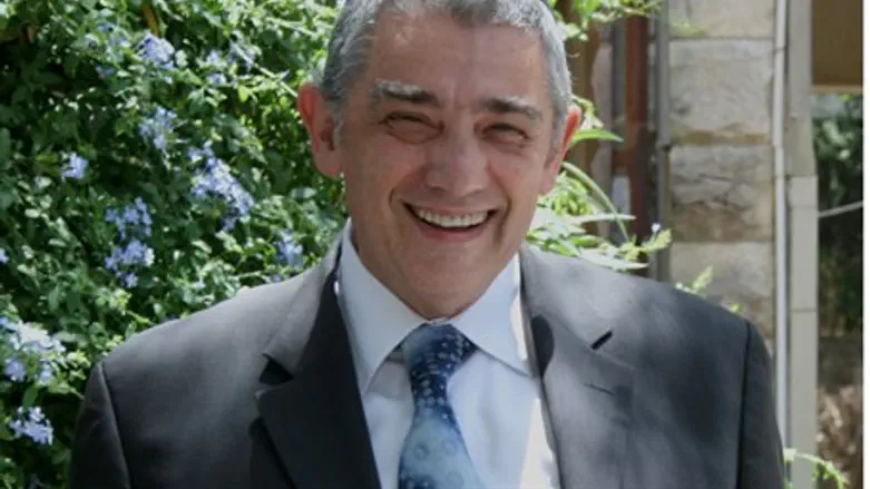 Dr. Eli Schussheim