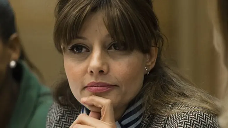 סכנה. לוי אבקסיס