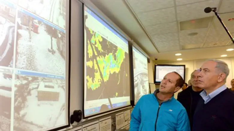 Nir Barkat and Binyamin Netanyahu during stor