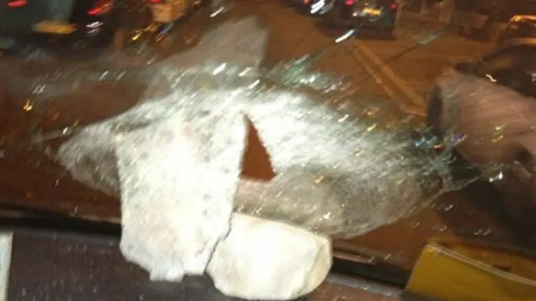 "Каменная атака" на шоссе 443