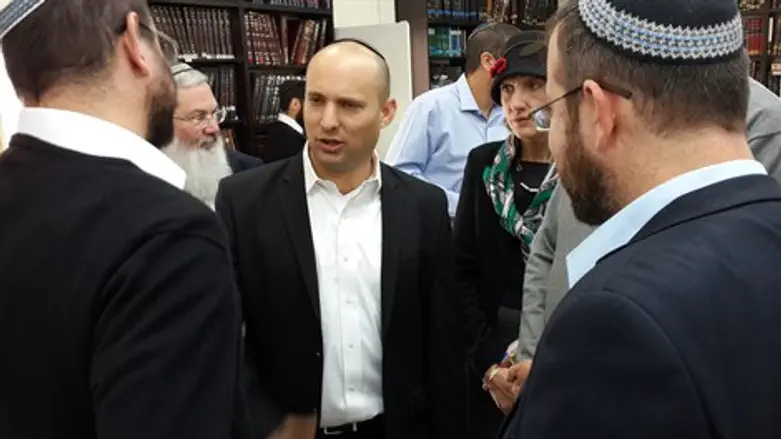 בנט הרב בן דהן ומועלם רפאלי בביקורם הבוקר