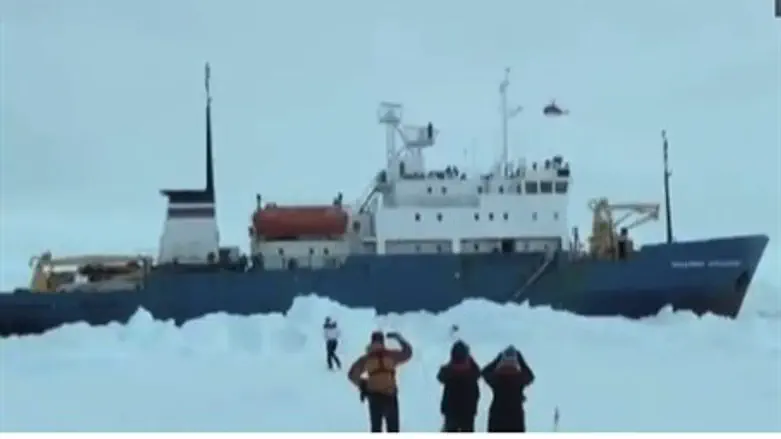 "Академик Шокальский" во льдах Антарктиды