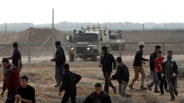 Confrontation at Gaza security fence