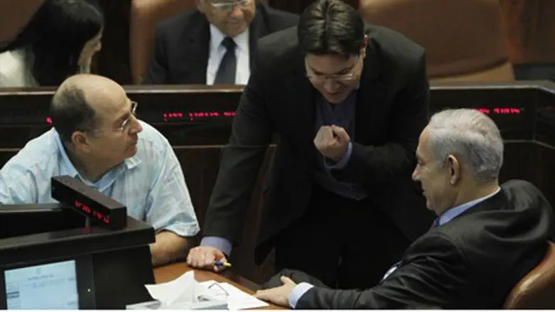 Биньямин Нетаньяху, Моше Яалон и Офир Акунис