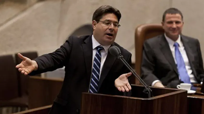 אופיר אקוניס