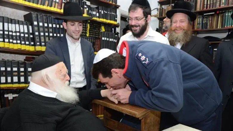 אלי בין והרב קנייבסקי