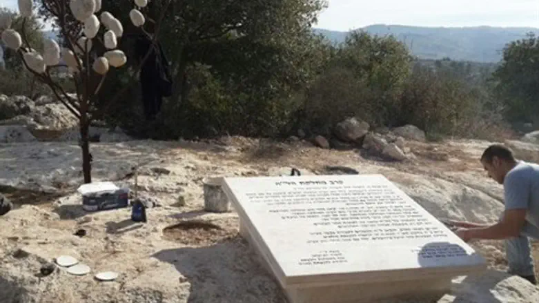 מצבת ההנצחה ללוחמי הל"ה שחוללה