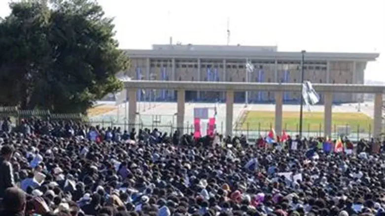 Infiltrators in front of the Knesset
