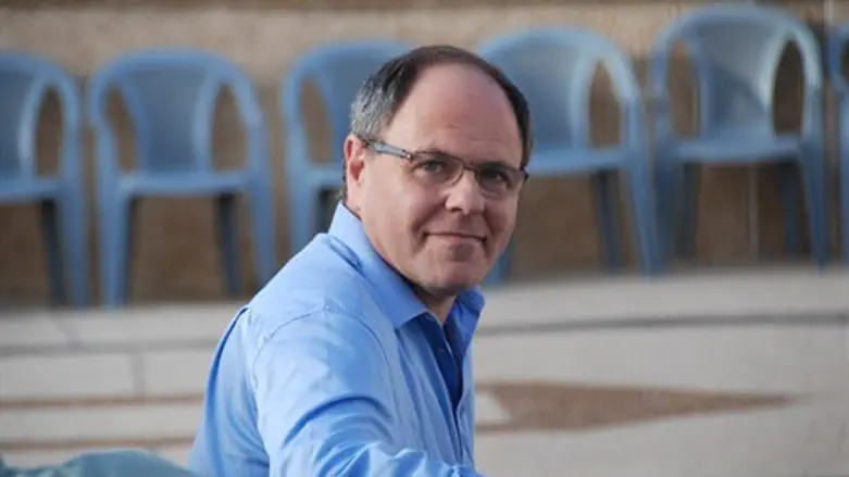 ההתנחלויות הן הפתרון. דיין