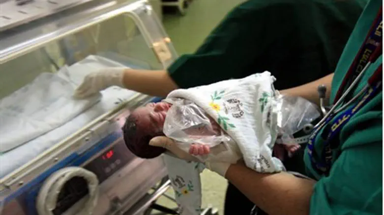 Baby born to Gaza woman (file)