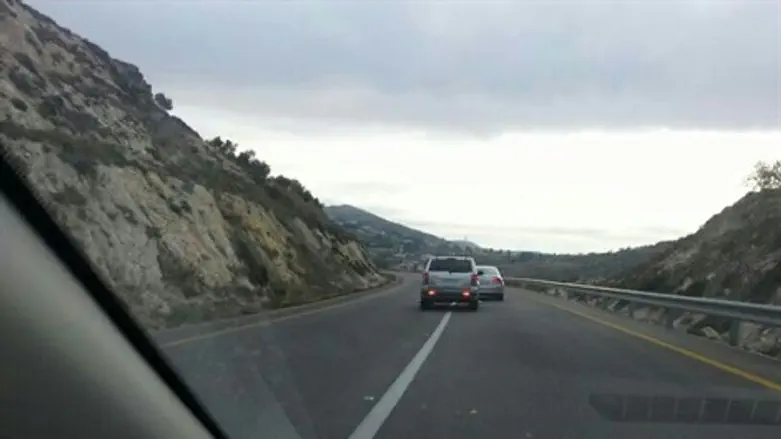 השיירה בכביש 60