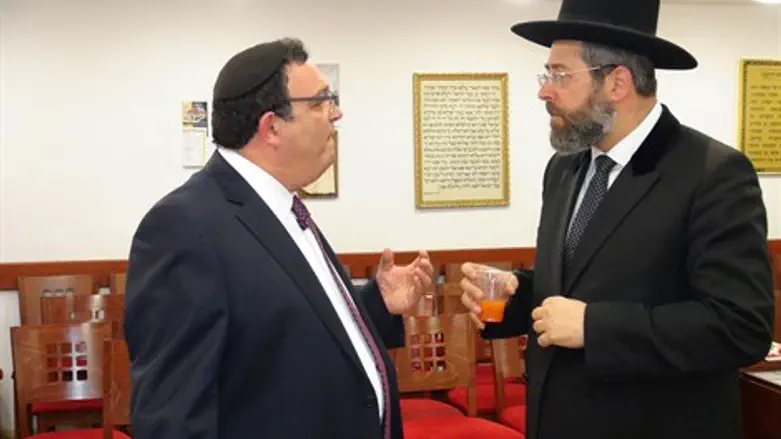 הרב לאו והשר פירון