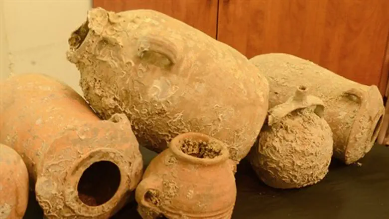 Древние сосуды со дна моря