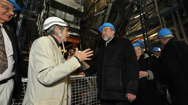 השר ליברמן בארגון האירופאי למחקר גרעיני 