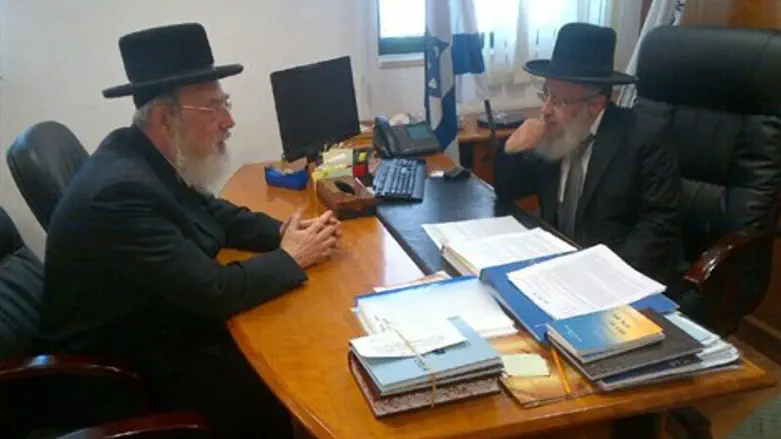 הרב הראשי וח"כ אייכלר