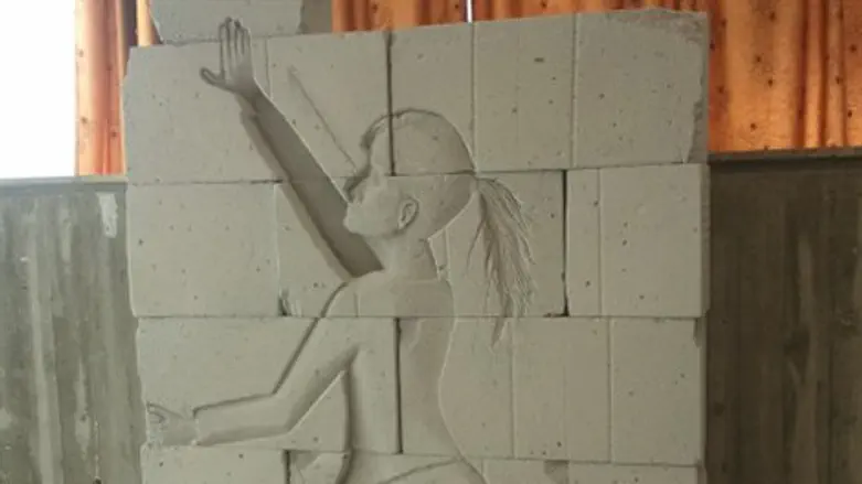 עוד אבנך. יצירתה של תמר דדון