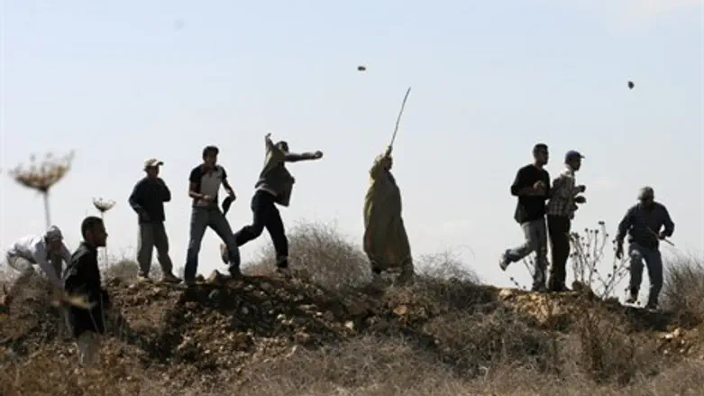 רכב אבן אבנים טרור