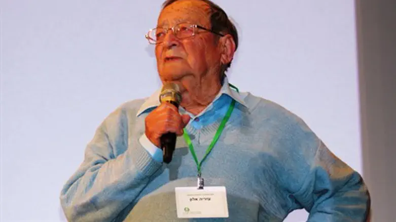 עזריה אלון.