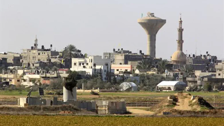 שדות קיבוץ ניר עוז על גבול הרצועה