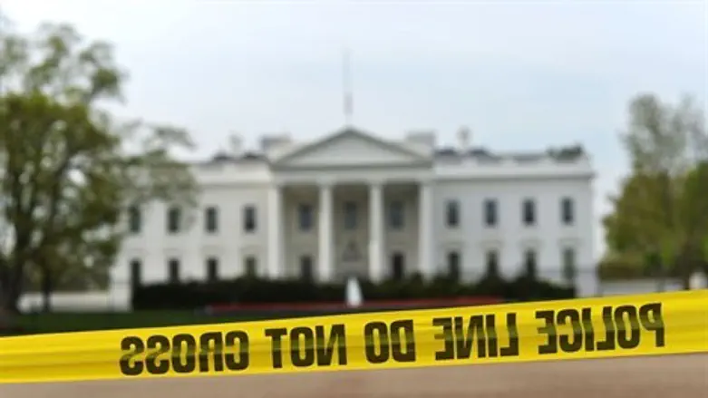 Police cordon off front of the White House