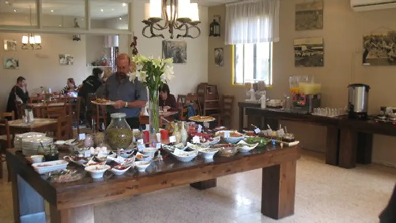 חדר אוכל זהר בדשא