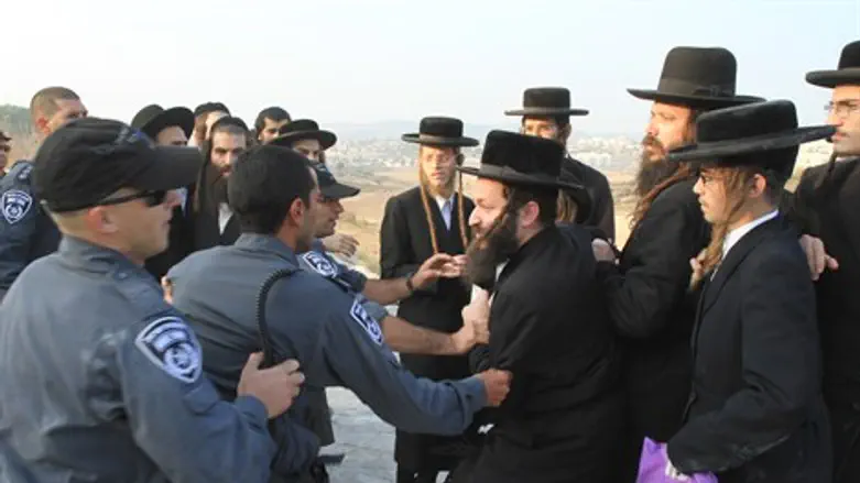 הפגנות חרדים נגד חילול קברים