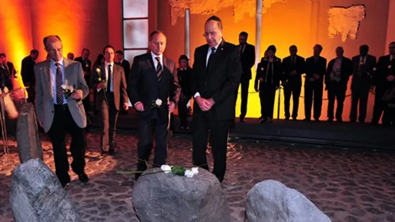 יעלון בטקס. הבוקר