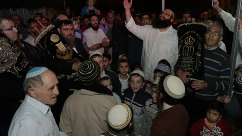 הכנסת ספר תורה לישיבה